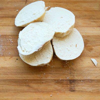 营养早餐鸡蛋馒头片怎么做，鸡蛋馒头片的做法（#废物利用比油条还好吃不腻的鸡蛋煎馒头片）