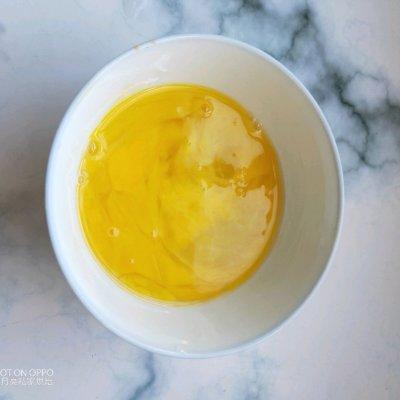 营养早餐鸡蛋馒头片怎么做，鸡蛋馒头片的做法（#废物利用比油条还好吃不腻的鸡蛋煎馒头片）