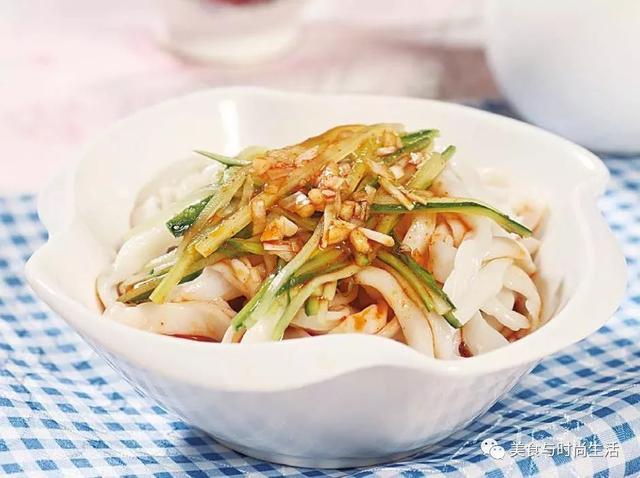 凉面条的家常做法，简单的家常凉面条怎么做（教你最家常的凉面做法）