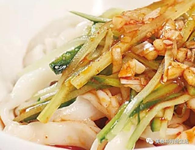凉面条的家常做法，简单的家常凉面条怎么做（教你最家常的凉面做法）