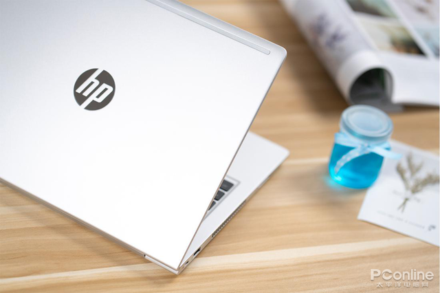 14寸的电脑和a4纸哪个大，14寸笔记本和a4纸谁大（这三款才是正确的“打开方式”）