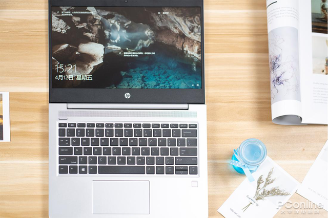 14寸的电脑和a4纸哪个大，14寸笔记本和a4纸谁大（这三款才是正确的“打开方式”）