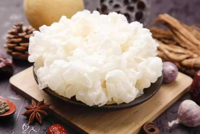 鲜银耳放冰箱可以保存多久，泡好的银耳可以冷冻保存吗（这些事一次说清楚）