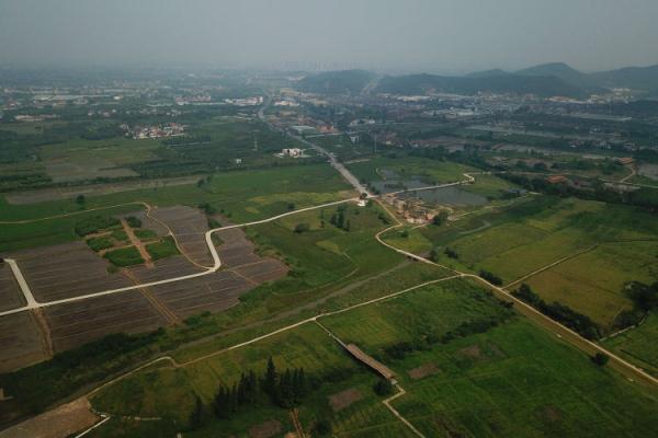 良渚古城遗址位于浙江省哪个市，良渚古城遗址位于浙江省哪里（良渚古城遗址长啥样）