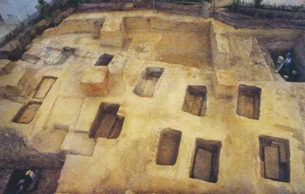 良渚古城遗址位于浙江省哪里，良渚古城遗址在浙江省哪（良渚古城遗址公园正式开放）