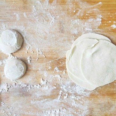 韭菜包水饺方法，韭菜水饺做法（韭菜这样包出水饺比饺子店里卖的好吃多了）