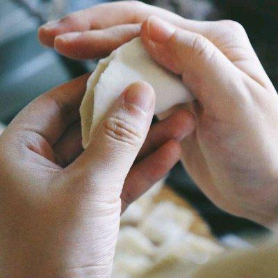 韭菜包水饺方法，韭菜水饺做法（韭菜这样包出水饺比饺子店里卖的好吃多了）