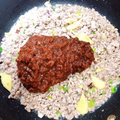 炸酱米线做法是什么，最正宗的米线酱的做法（#夏天夜宵High起来）