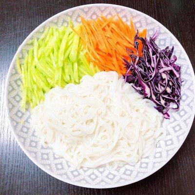 炸酱米线做法是什么，最正宗的米线酱的做法（#夏天夜宵High起来）