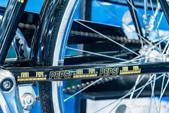 像百事可乐标志的衣服是什么牌子，logo像百事可乐的衣服（百事可乐快闪店）