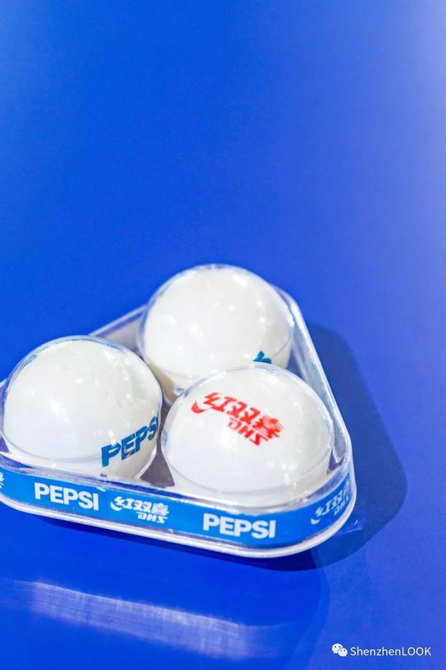 像百事可乐标志的衣服是什么牌子，logo像百事可乐的衣服（百事可乐快闪店）