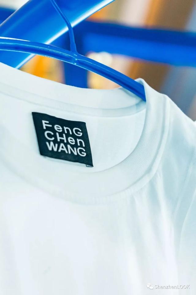 像百事可乐标志的衣服是什么牌子，logo像百事可乐的衣服（百事可乐快闪店）