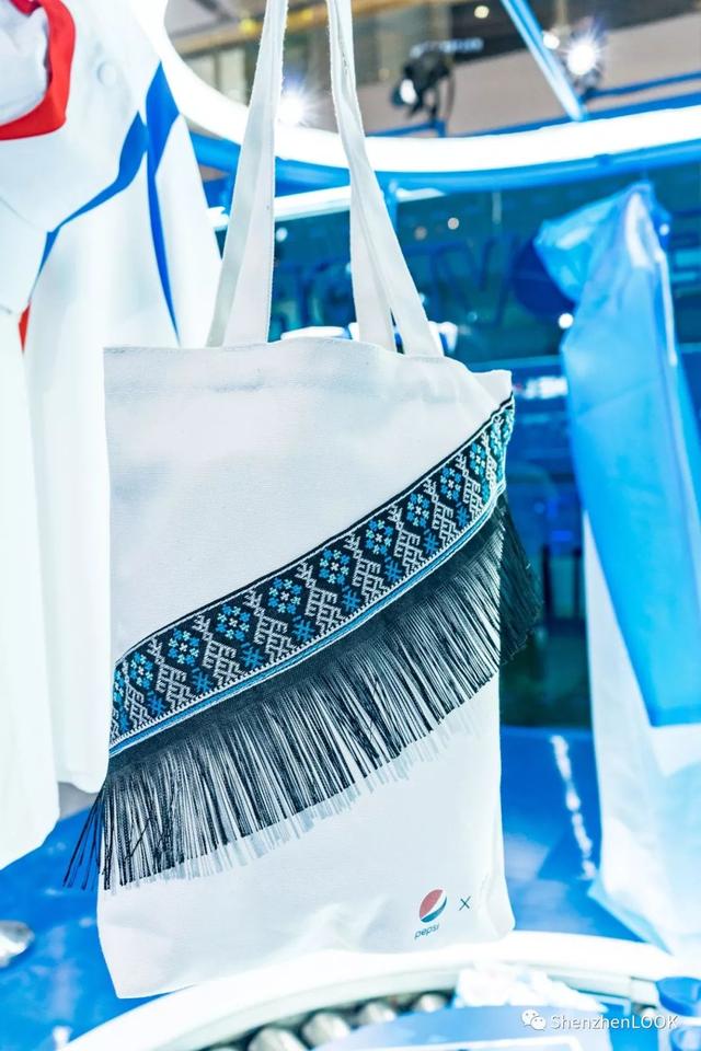 像百事可乐标志的衣服是什么牌子，logo像百事可乐的衣服（百事可乐快闪店）