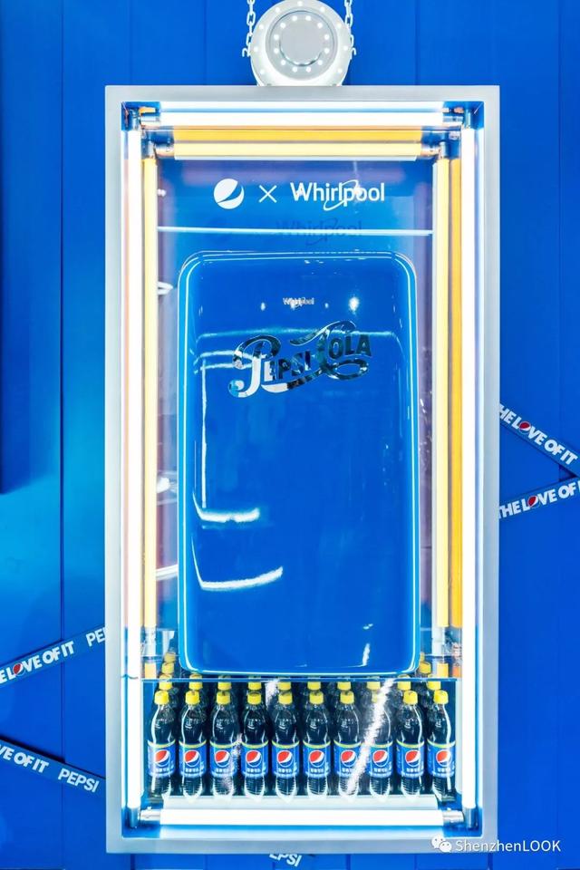 像百事可乐标志的衣服是什么牌子，logo像百事可乐的衣服（百事可乐快闪店）