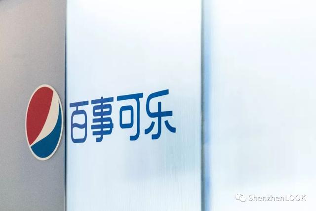 像百事可乐标志的衣服是什么牌子，logo像百事可乐的衣服（百事可乐快闪店）