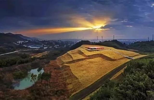 良渚古城遗址位于浙江省哪里，良渚古城遗址在浙江省哪（良渚古城遗址公园正式开放）