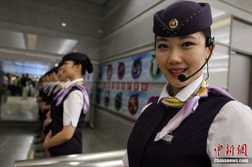 高铁动车动力原理，高铁靠电还是烧油