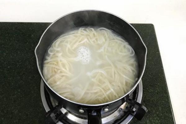 沙县小吃飘香拌面的做法讲解，这碗飘香拌面最馋人