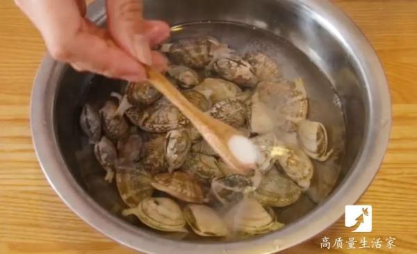 花甲怎么清洗，花甲怎么清洗才干净（加上这个摇一摇，让它自动吐沙）