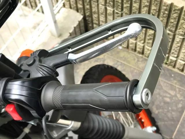 男式摩托车怎么停车不熄火继续开，男装摩托车怎么停车不熄火（摩托车骑士必备技巧完整公开）