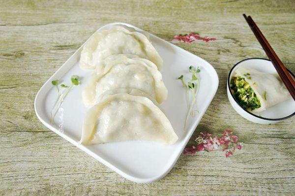 韭菜鸡蛋蒸饺需要蒸几分钟，怎样做美味的韭菜鸡蛋蒸饺（超级简单的韭菜西葫芦鸡蛋馅蒸饺）