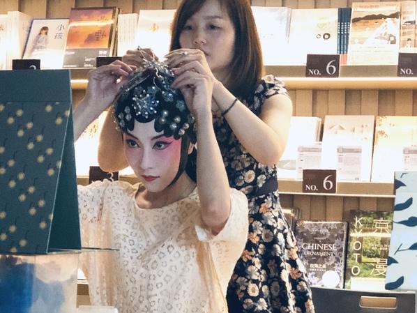 牡丹亭游园作者，《牡丹亭游园》作者是谁（天津北方演艺集团方寸·艺享会推出青春版《牡丹亭》“游园”活动）