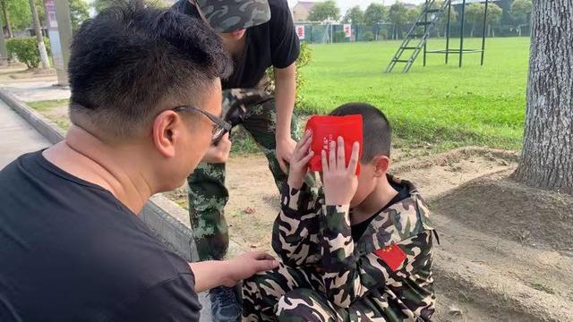 特种兵抗疼痛训练，特种兵十六种训练（“小小特种兵”训练场上的苦与累）