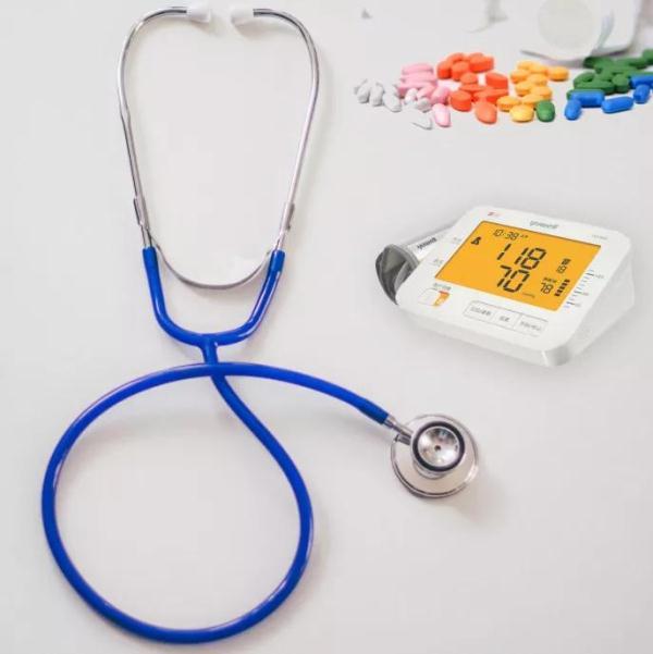 产后腰疼是什么原因引起的，产后腰痛是什么原因（十个孕妈九个中）