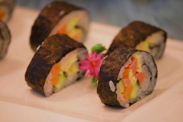 寿司怎么卷才紧，怎样才能将寿司卷紧（百吃不腻的寿司教程）