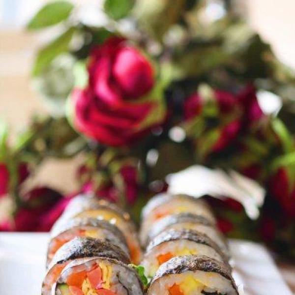 寿司怎么卷才紧，怎样才能将寿司卷紧（百吃不腻的寿司教程）