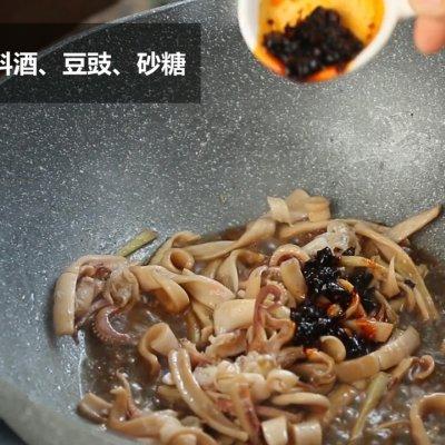 青椒鱿鱼的做法是怎样的，青椒鱿鱼的做法是怎样的呢（#美食新势力#辣炒鱿鱼干）