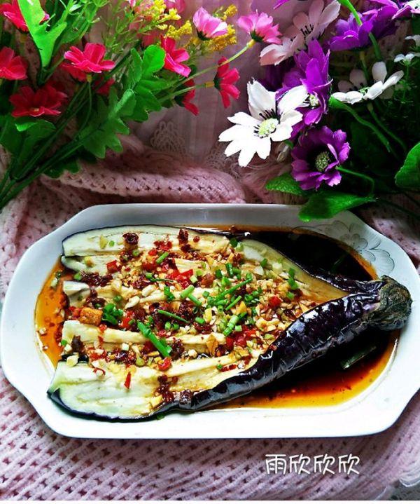 清蒸茄子的做法，清蒸茄子的家常做法汁怎么做（周末和美味的蒸茄子更配哦）
