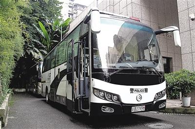 特警开的越野车是什么牌子,特警开的越野车是什么牌子的车(李宇翔和