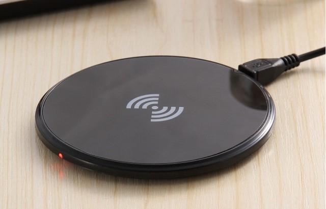 无线充电器支持哪些手机，手机无线充电器（无线充电到底靠不靠谱）