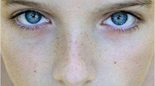 去黑头收缩毛孔，去黑头收缩毛孔最有效的方法是什么（去黑头收缩毛孔最好的产品有哪些）