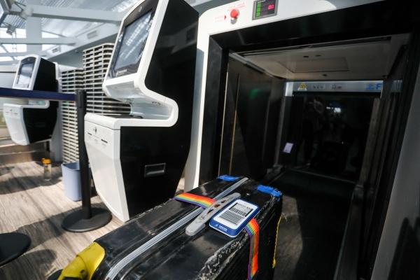 机场行李托运怎么办理，乘坐飞机怎么托运行李（行李也有专用“身份证”啦）