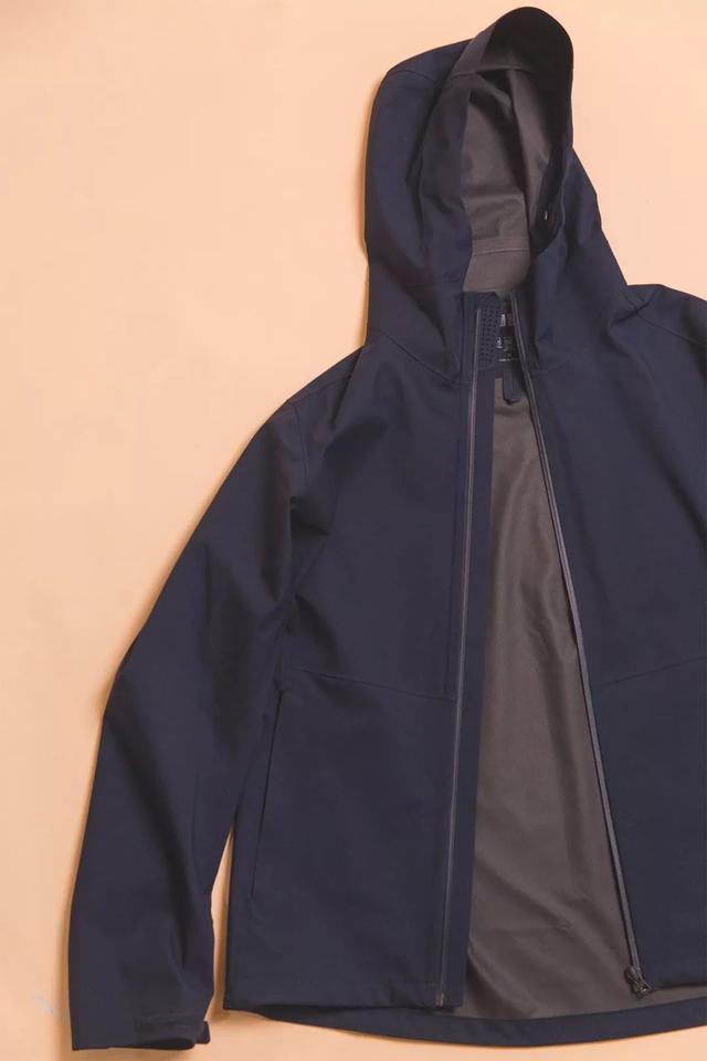 优衣库货号怎么看，优衣库货号怎么看年份（的基本经典款为何能成为大家衣橱里的一方霸主）