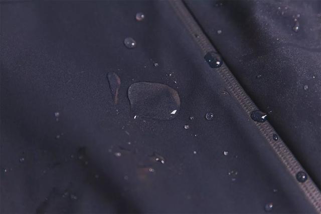 优衣库货号怎么看，优衣库货号怎么看年份（的基本经典款为何能成为大家衣橱里的一方霸主）