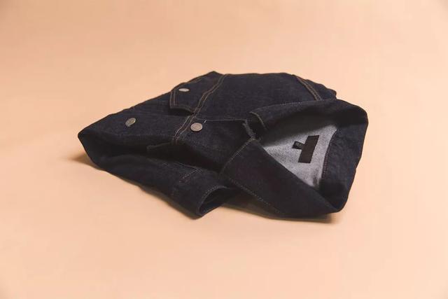 优衣库货号怎么看，优衣库货号怎么看年份（的基本经典款为何能成为大家衣橱里的一方霸主）