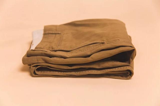 优衣库货号怎么看，优衣库货号怎么看年份（的基本经典款为何能成为大家衣橱里的一方霸主）