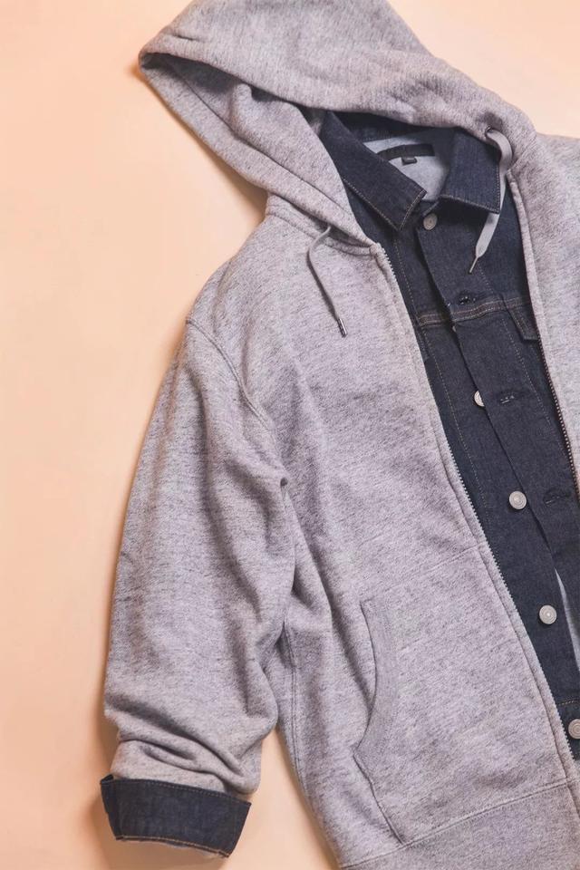 优衣库货号怎么看，优衣库货号怎么看年份（的基本经典款为何能成为大家衣橱里的一方霸主）