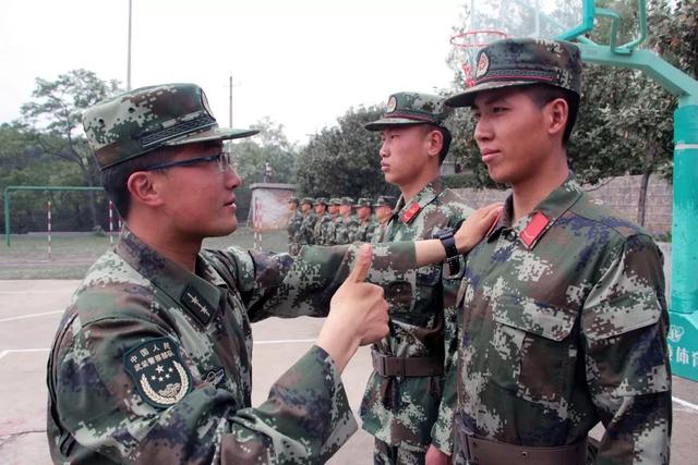 杨洋大学毕业学校，全国优秀大学毕业生成为特战尖兵