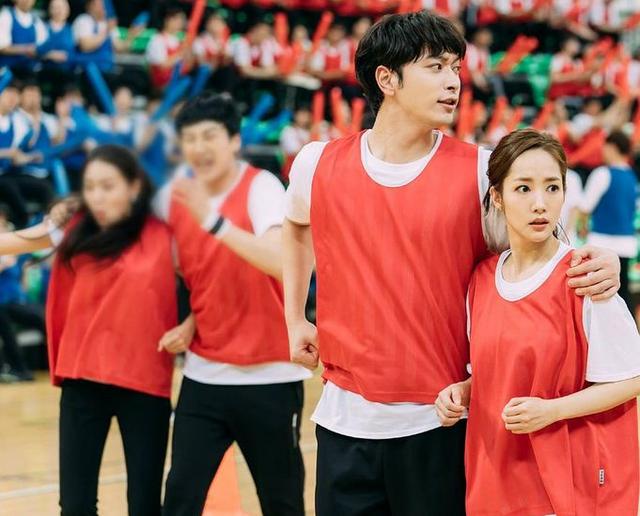 玩尬的是什么意思，尬是什么意思（团建，成年人的大型尴尬现场）