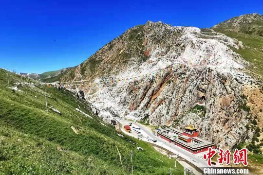 实拍玉树千年文成公主庙：经幡浩瀚如海