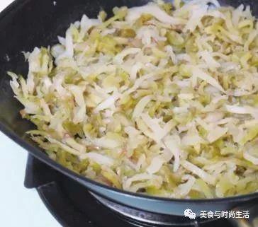 榨菜怎么炒好吃，榨菜如何炒当作小菜吃（想不到这样炒榨菜吃如此美味）