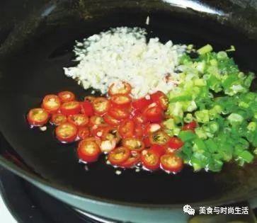 榨菜怎么炒好吃，榨菜如何炒当作小菜吃（想不到这样炒榨菜吃如此美味）