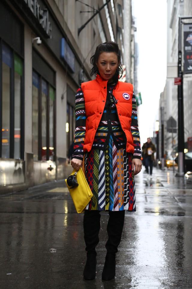 适合黑皮肤的衣服颜色，黑皮肤适合穿什么颜色的衣服（皮肤黑适合穿什么颜色的衣服）