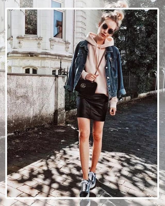 卫衣半裙早秋混搭时髦有女人味，卫衣＋半裙＝时髦又有女人味的早秋穿搭