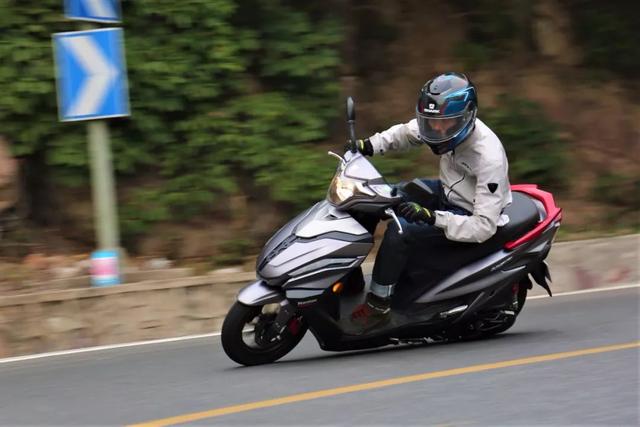 豪爵鈴木摩托車官方網站,鈴木摩托車官方網站旗艦店(體驗豪爵usr125)