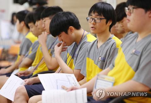 韩国人入伍的问题，韩国人入伍是干什么（拟规定男性移民服兵役）